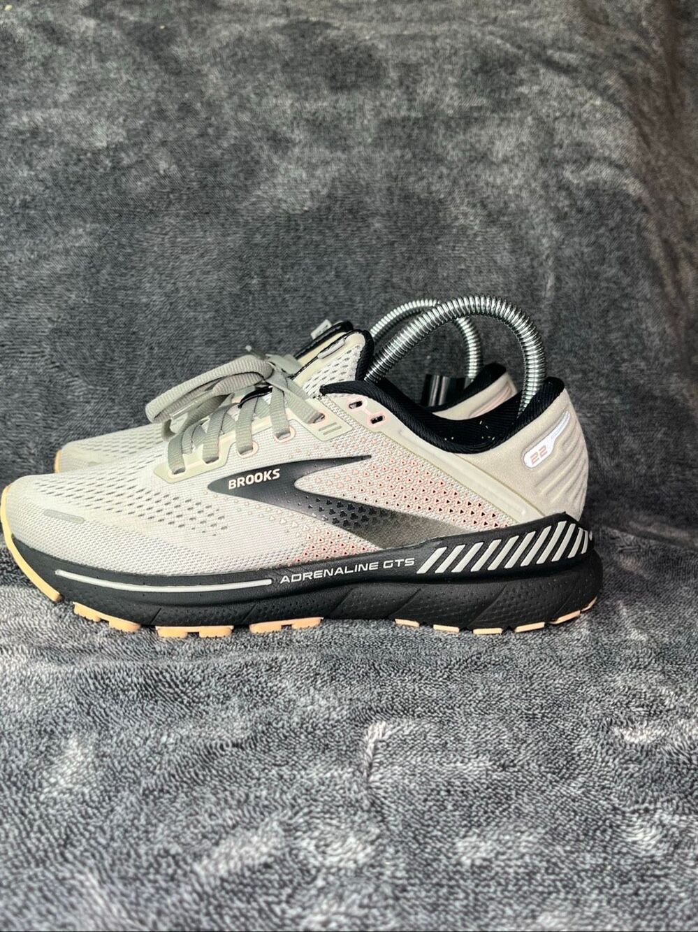 Brooks Adrenaline GTS 22 Womens Size 6 Medium B Running Shoes 1203531B035 Grey P